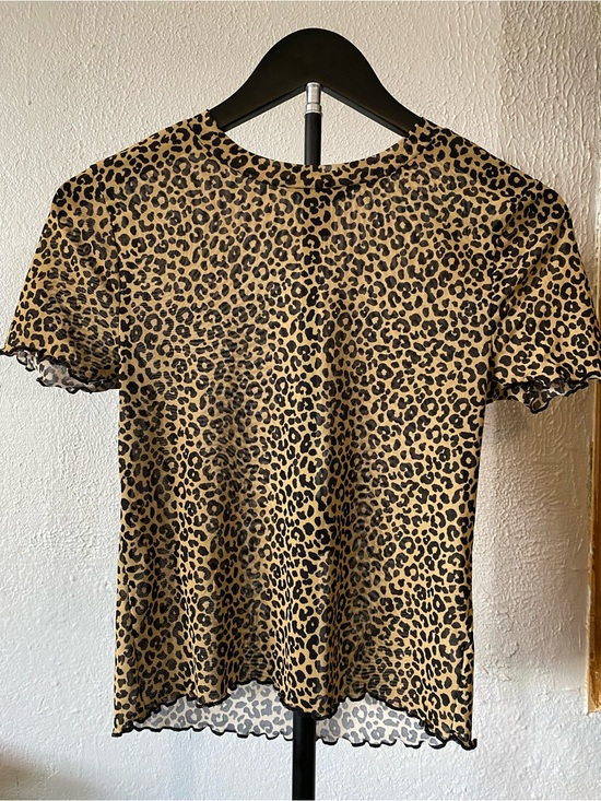 Forever 21 Tops - Forever 21 Leopard Print Lettuce-Edge Mesh Top Size Medium